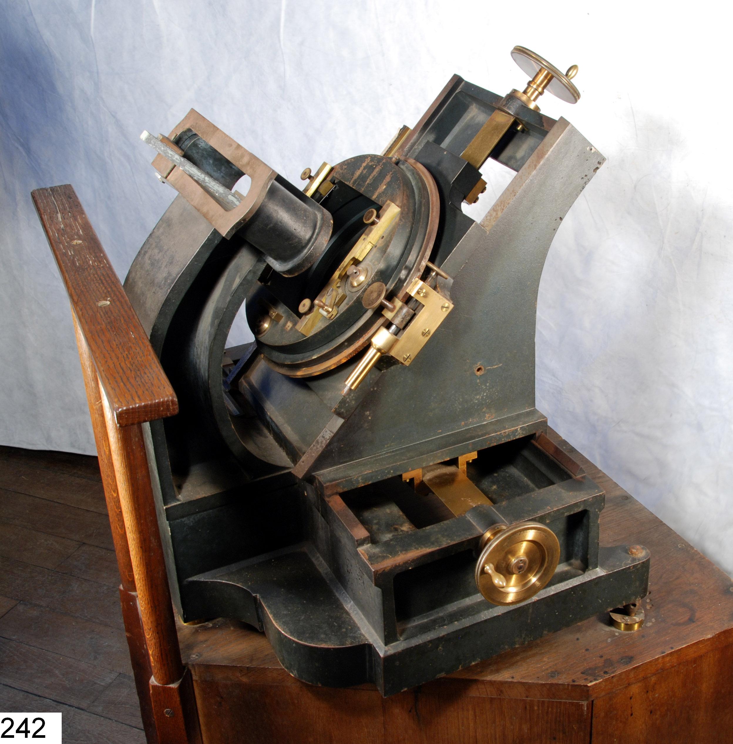Machine à mesurer les plaques de la Carte du Ciel
