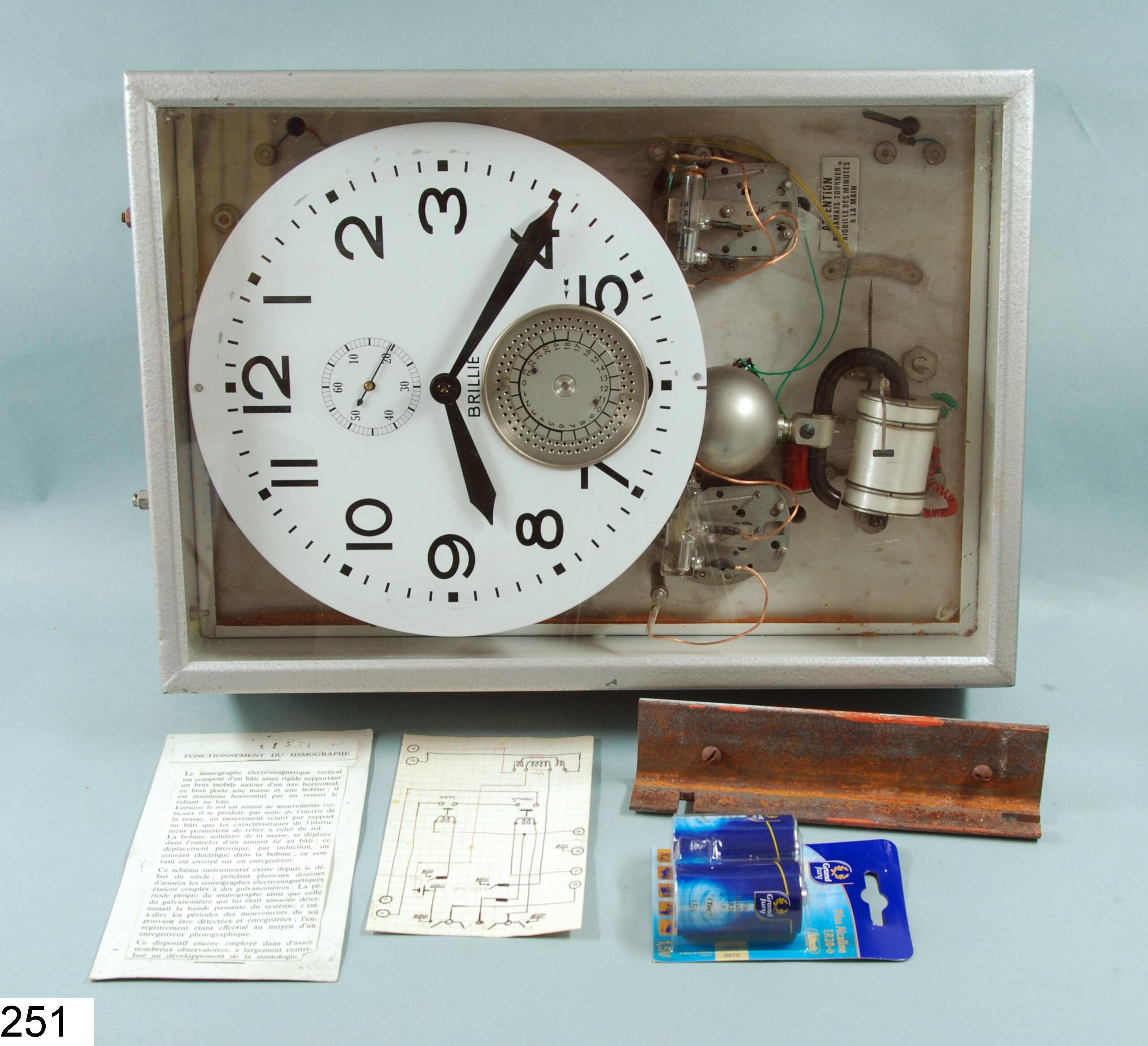 Pendule électrique pour sismographe