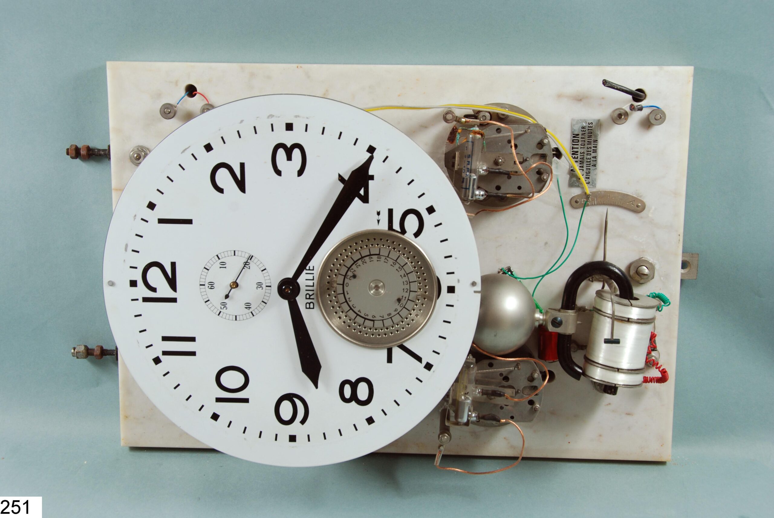 Pendule électrique pour sismographe