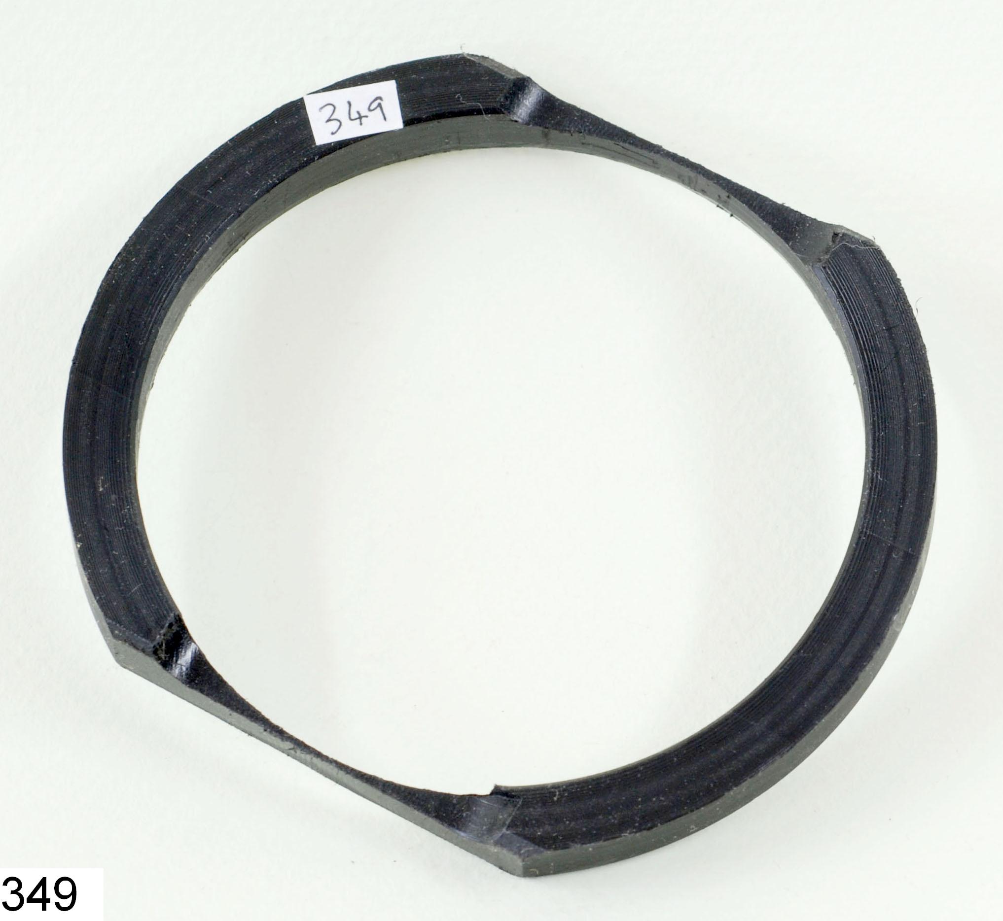 Bague en plastique noir