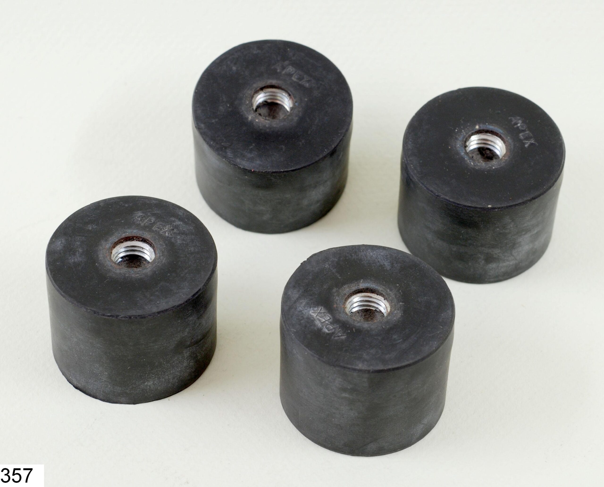 Quatre pieds cylindriques en caoutchouc
