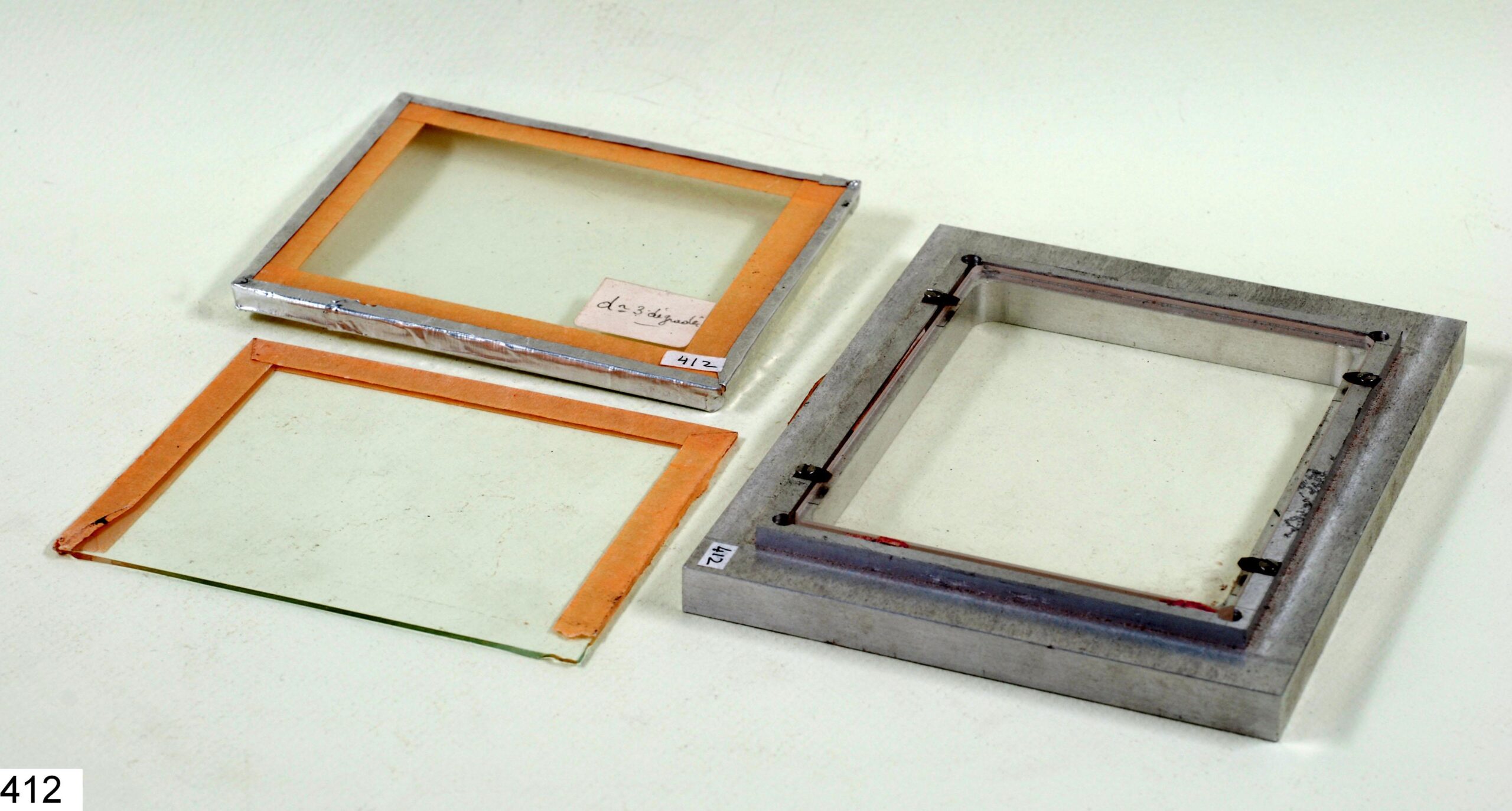 Porte-plaque alu avec une plaque en verre 8.5x10.7