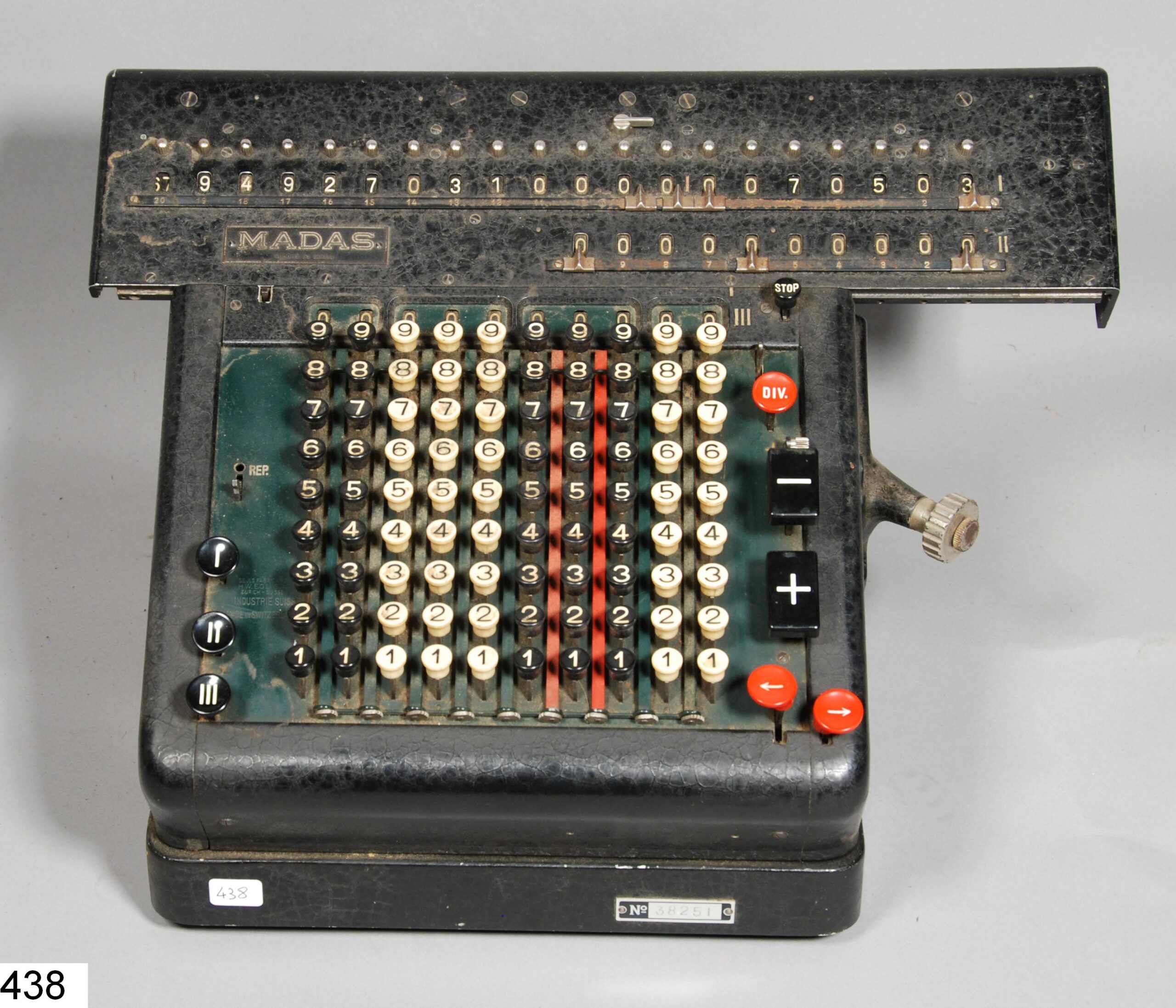 Machine à calculer mécanique Madas