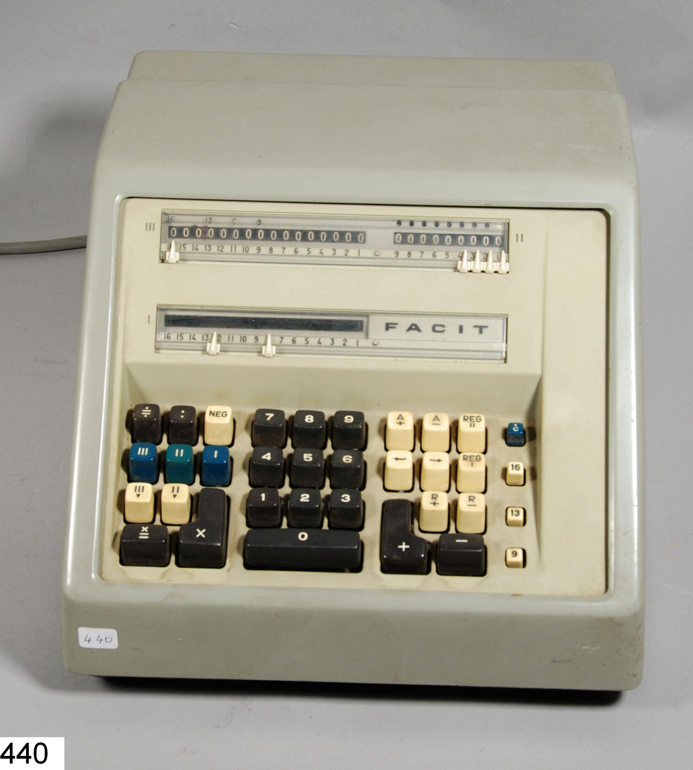 Machine à calculer électrique Facit