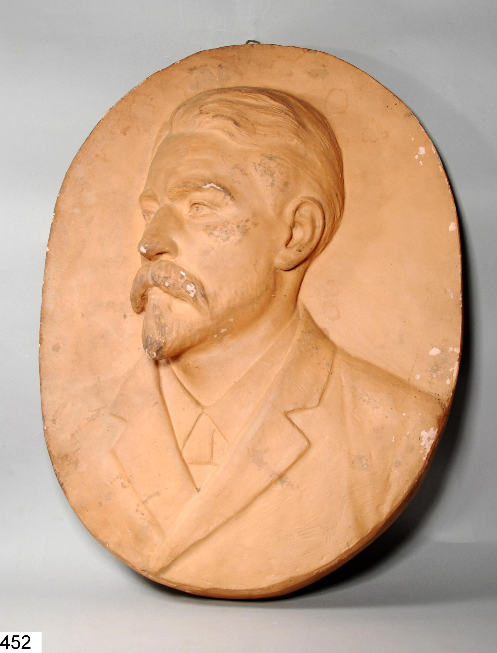 Médaillon en plâtre