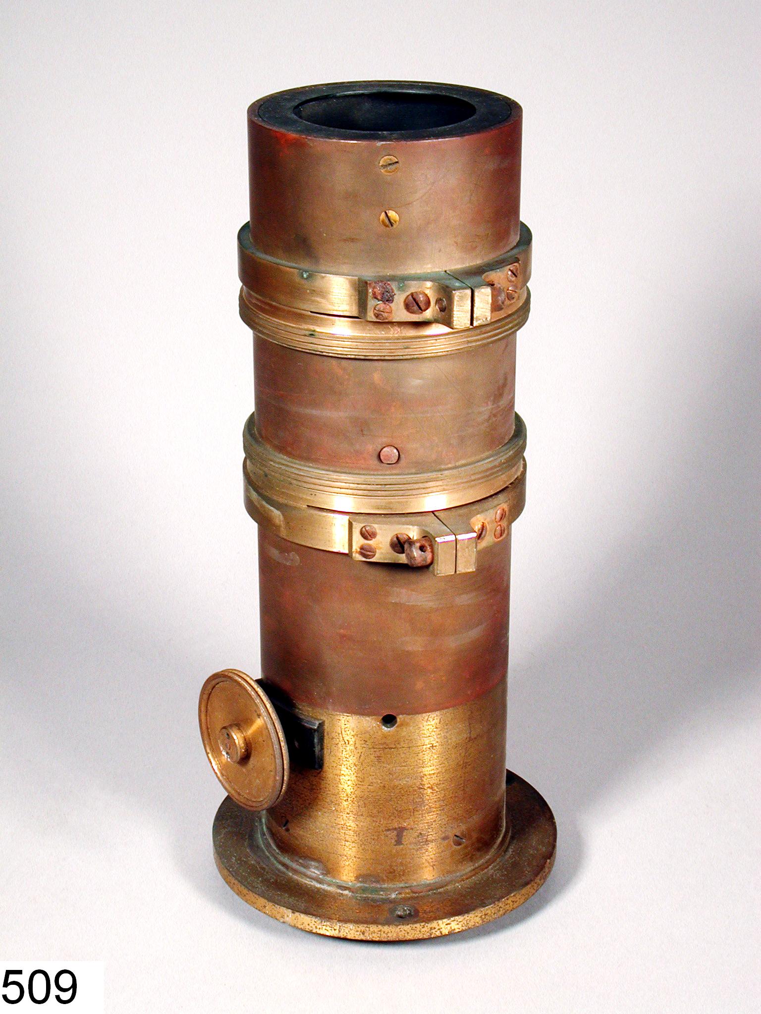 Tube en laiton avec plusieurs bagues