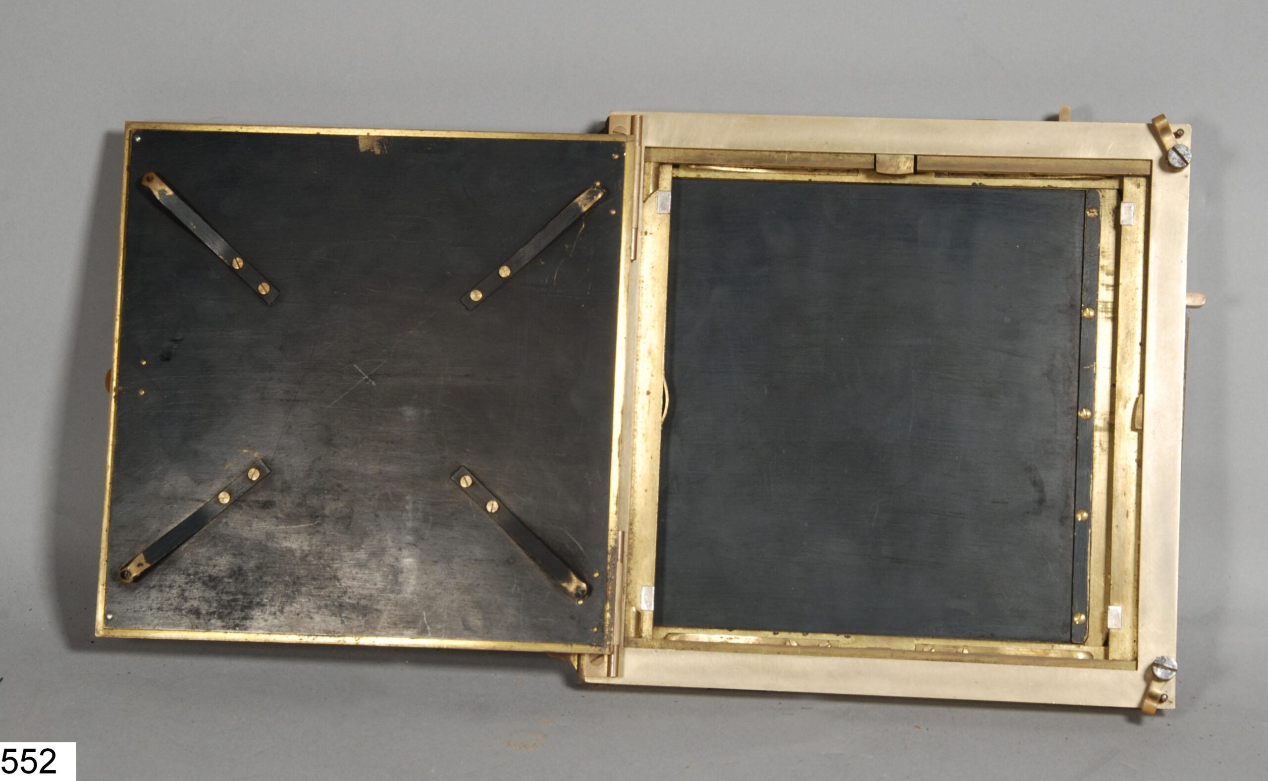 Châssis porte-plaque laiton pour plaques 16x16