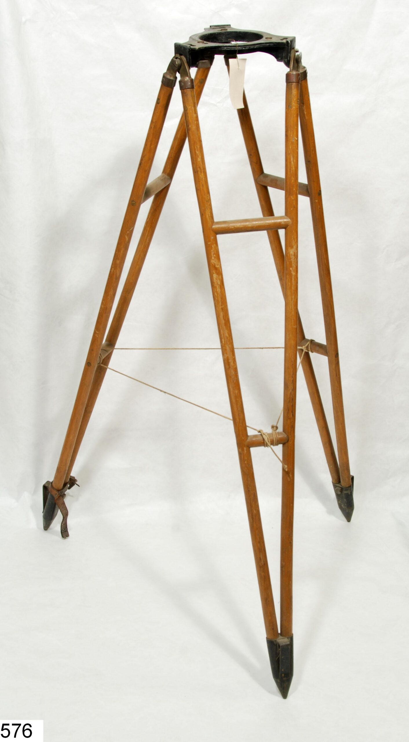 Trépied de l'astrolabe 187
