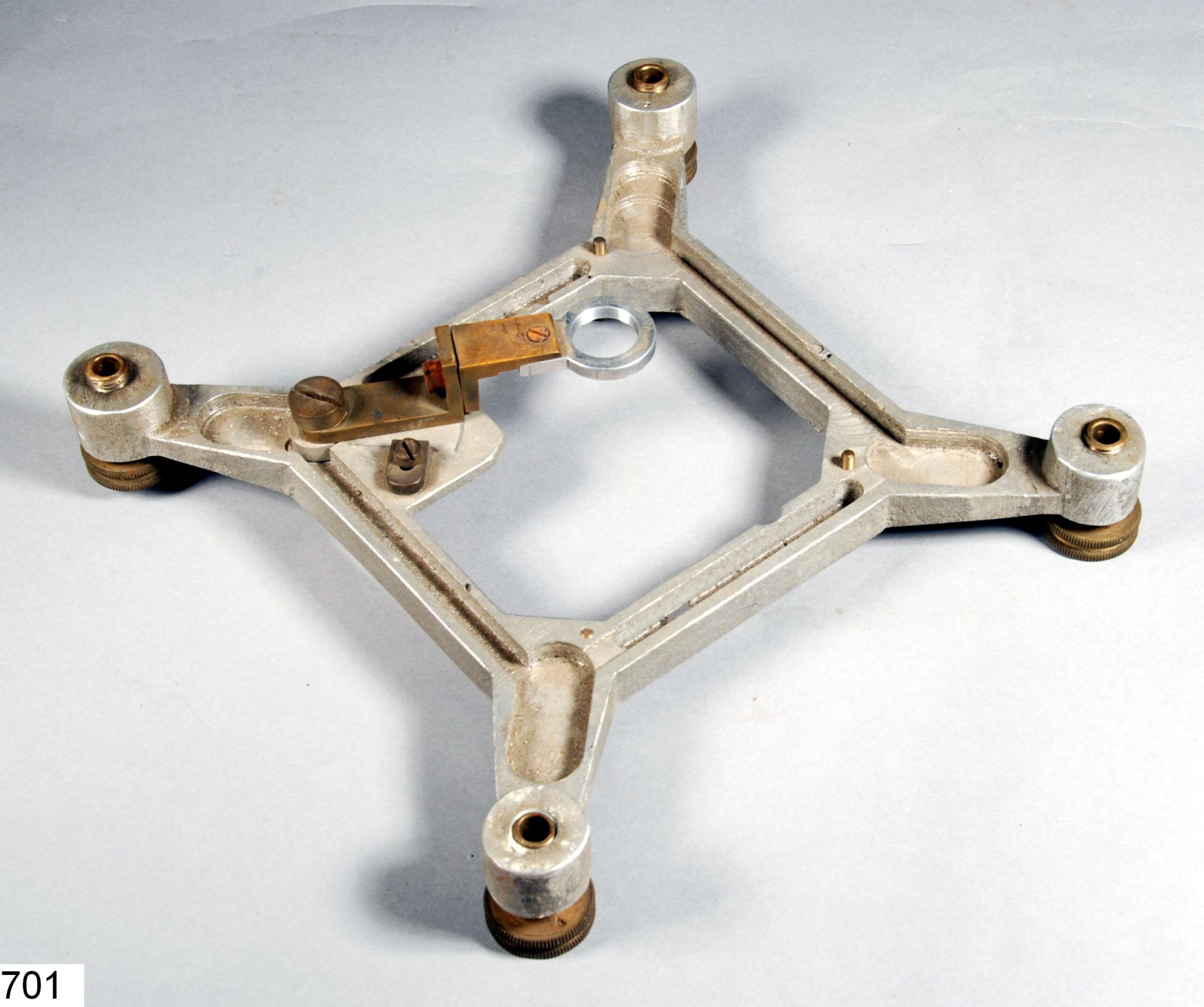 Pièce alu pour spectrographe 127