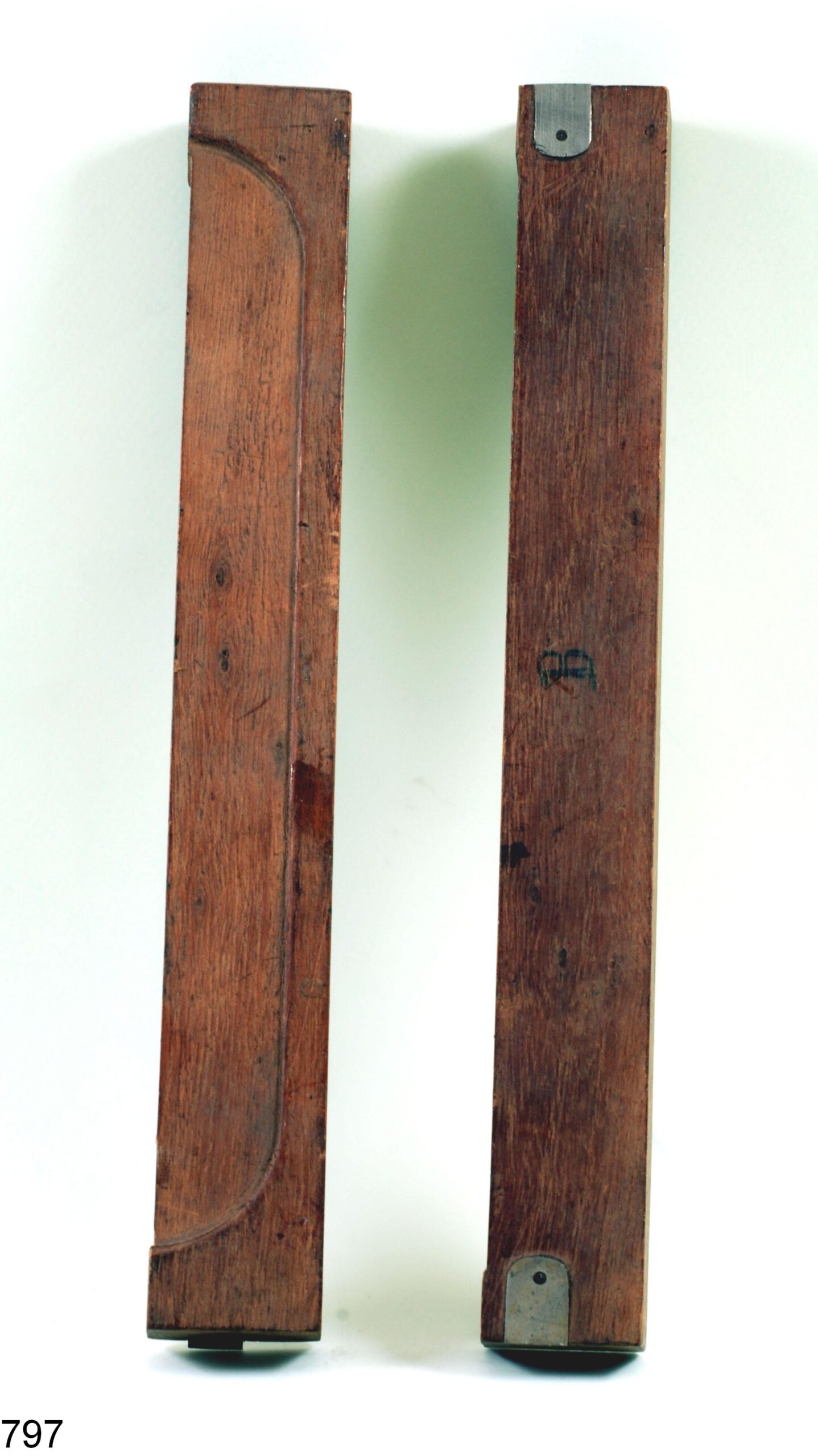 Deux lattes en bois